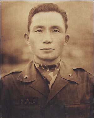 좌익전력에도 불구하고 그 자신의 능력과 주변의 도움으로 박정희는 장군으로 진급(1953.11.25)했다. 사진은 육군대학 졸업(1957.3.20)후 포천 주둔 6군단 부군단장 시절(준장)의 박정희.